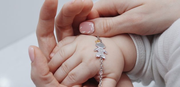 Bijoux pour garçon : bracelets, gourmettes et pendentifs à découvrir