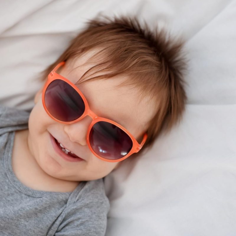 Pourquoi les lunettes de soleil sont-elles importantes pour les bébés ?